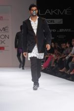 Model walk the ramp for Abhishek Dutta Shinde show at Lakme Fashion Week Day 4 on 6th Aug 2012 (7).JPG